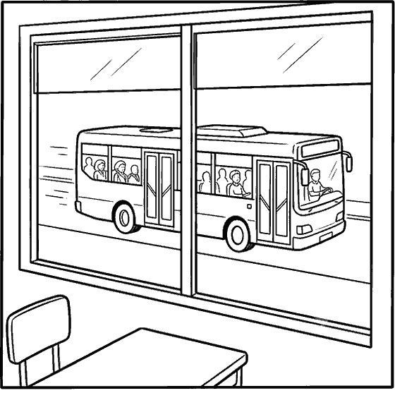 La vista desde dentro del salón por la ventana grande, con el marco alrededor y un pupitre con su silla en primer plano. Afuera, en la calle, pasa un bus de ciudad entero y en marcha, con líneas de movimiento detrás, un conductor al volante y pasajeros visibles por las ventanas. No hay nadie dentro del salón ni ningún globo.